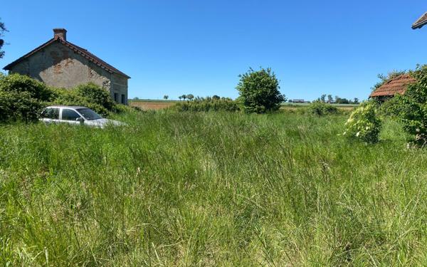 Stationnement à louer    60 m2 Luthenay-Uxeloup