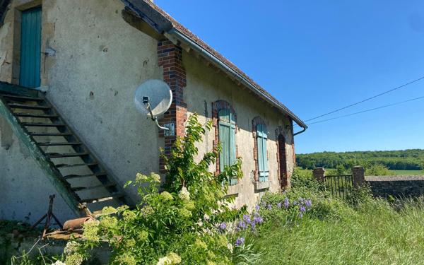 Stationnement à louer    60 m2 Luthenay-Uxeloup