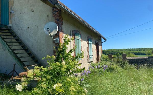 Stationnement à louer    60 m2 Luthenay-Uxeloup