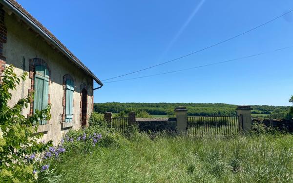 Stationnement à louer    60 m2 Luthenay-Uxeloup