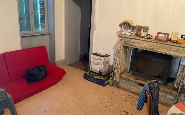 Stationnement à louer    60 m2 Luthenay-Uxeloup