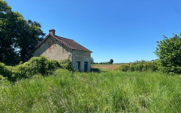 Stationnement à louer    60 m2 Luthenay-Uxeloup