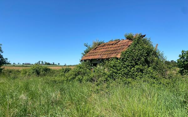 Stationnement à louer    60 m2 Luthenay-Uxeloup