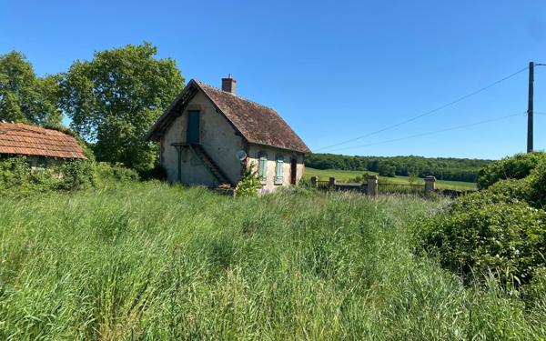 Stationnement à louer    60 m2 Luthenay-Uxeloup