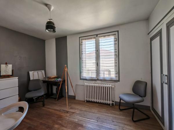 Maison familiale avec revenu locatif !