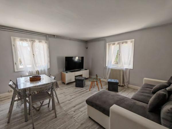 Maison familiale avec revenu locatif !