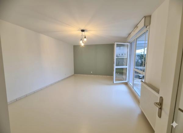 Appartement à vendre 3 pièces DIJON/Maladiére - T3 lumineux de 72 m², terrasse, jardin privatif 60m², grand garage fermé.