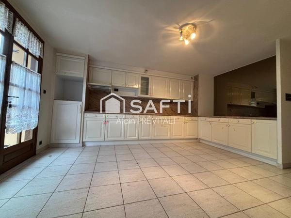 Idéalement située à Oyonnax