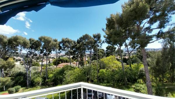 Toulon (83200) Location studio meublé avec terrasse et vue mer