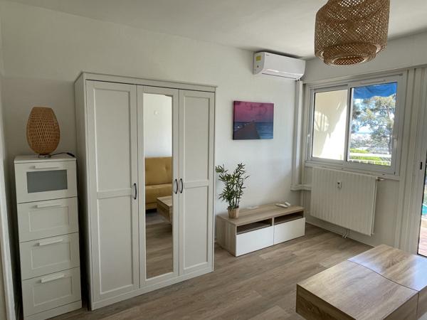 Toulon (83200) Location studio meublé avec terrasse et vue mer