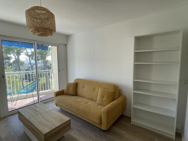 Toulon (83200) Location studio meublé avec terrasse et vue mer