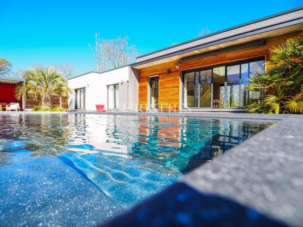 Belle maison contemporaine avec piscine