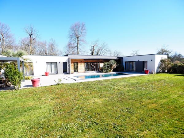 Belle maison contemporaine avec piscine