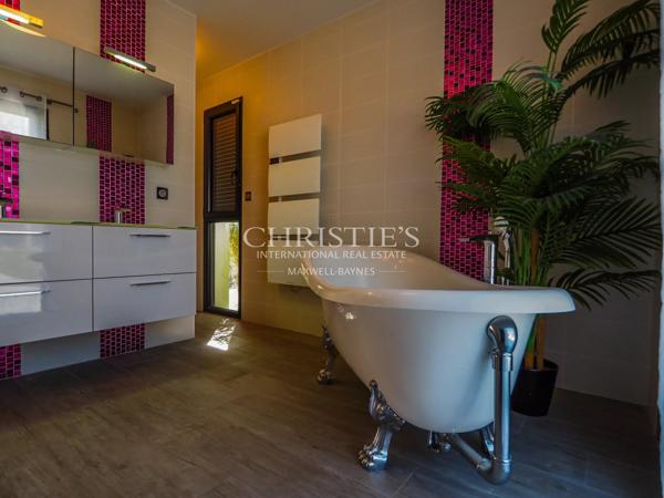Belle maison contemporaine avec piscine