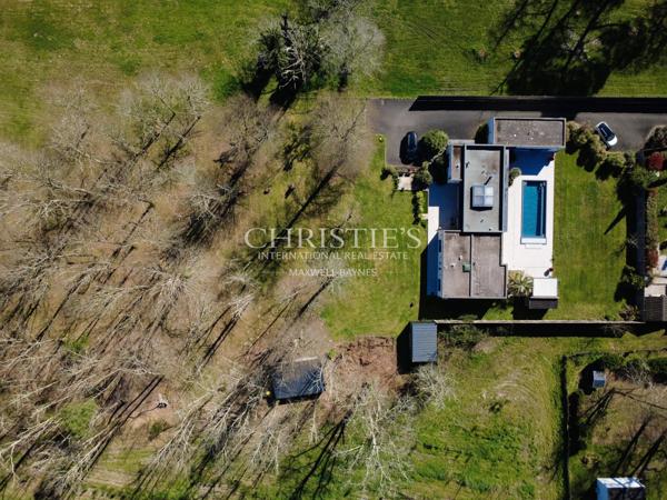 Belle maison contemporaine avec piscine