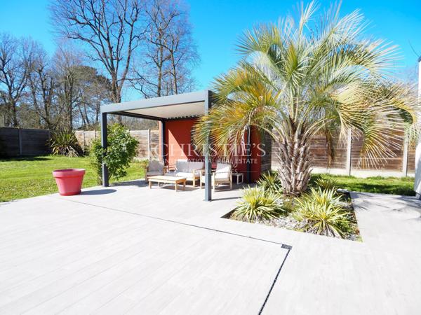 Belle maison contemporaine avec piscine