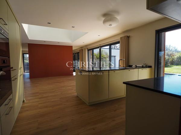 Belle maison contemporaine avec piscine
