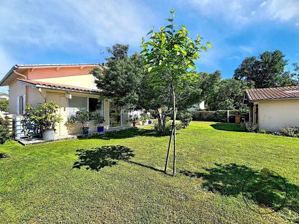 Vente                                                      Maison
                        
                     5 pièces                      125 m2                     à Coutras