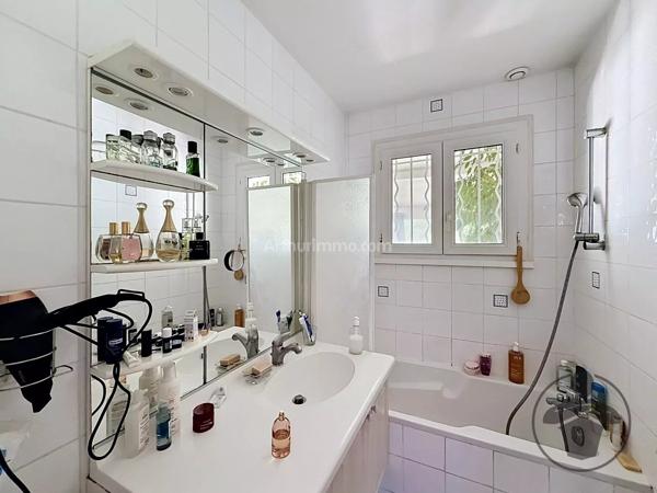 Vente                                                      Maison
                        
                     5 pièces                      125 m2                     à Coutras