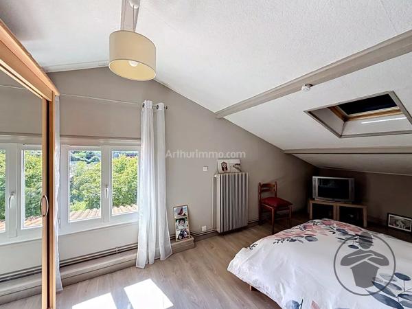 Vente                                                      Maison
                        
                     5 pièces                      125 m2                     à Coutras