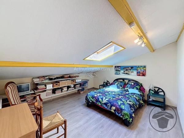 Vente                                                      Maison
                        
                     5 pièces                      125 m2                     à Coutras
