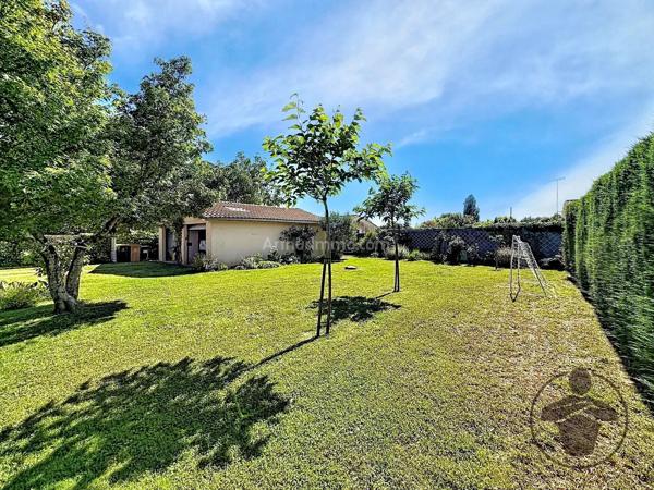 Vente                                                      Maison
                        
                     5 pièces                      125 m2                     à Coutras