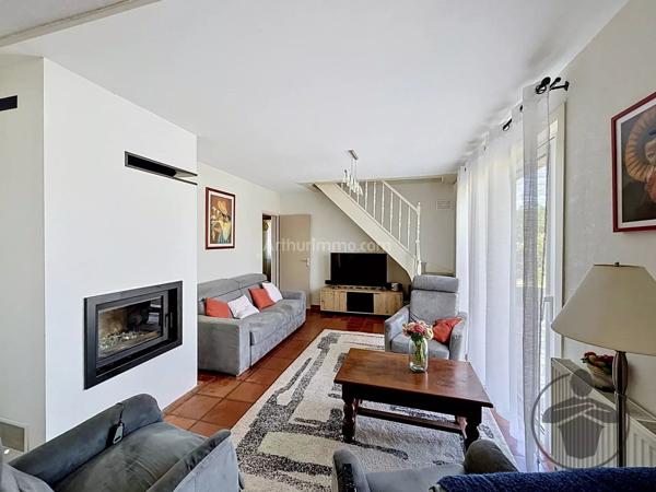 Vente                                                      Maison
                        
                     5 pièces                      125 m2                     à Coutras