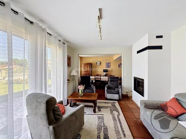 Vente                                                      Maison
                        
                     5 pièces                      125 m2                     à Coutras