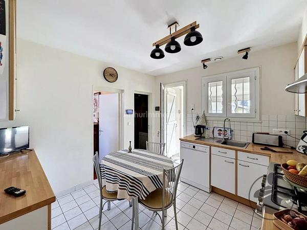 Vente                                                      Maison
                        
                     5 pièces                      125 m2                     à Coutras