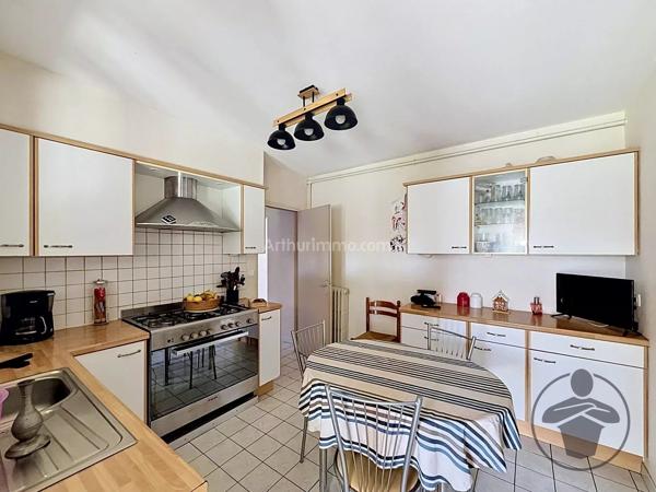 Vente                                                      Maison
                        
                     5 pièces                      125 m2                     à Coutras