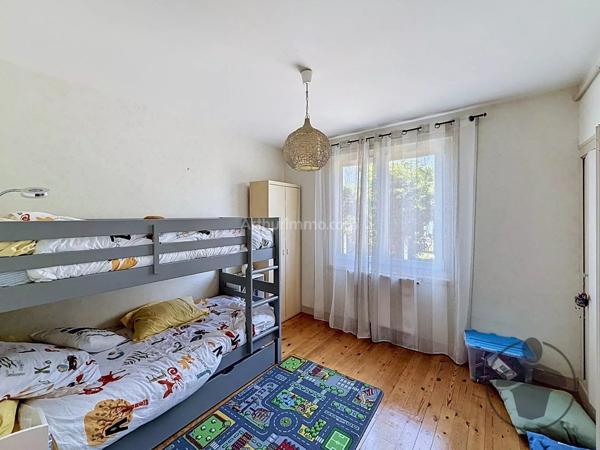Vente                                                      Maison
                        
                     5 pièces                      125 m2                     à Coutras