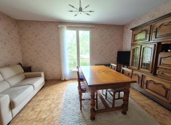 Maison 2 chambres, terrain de 1100 m² constructible