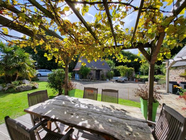 A PLOUBEZRE (22300), beaucoup de charme, ensemble immobilier très COSY en pierre