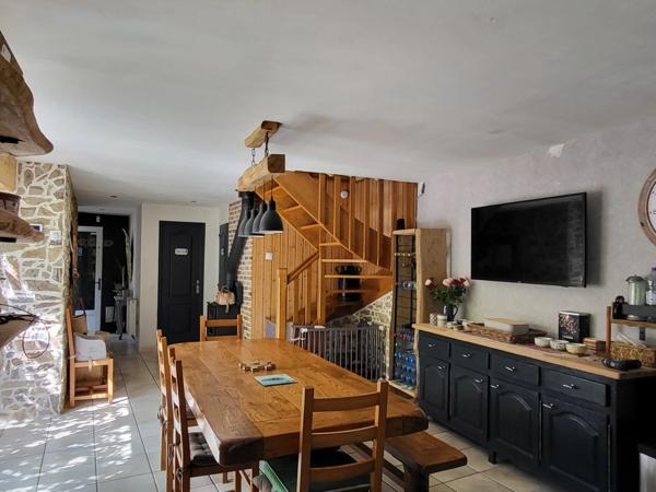 A PLOUBEZRE (22300), beaucoup de charme, ensemble immobilier très COSY en pierre