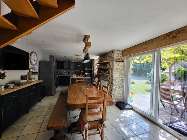 A PLOUBEZRE (22300), beaucoup de charme, ensemble immobilier très COSY en pierre