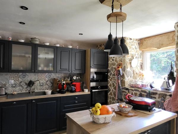 A PLOUBEZRE (22300), beaucoup de charme, ensemble immobilier très COSY en pierre