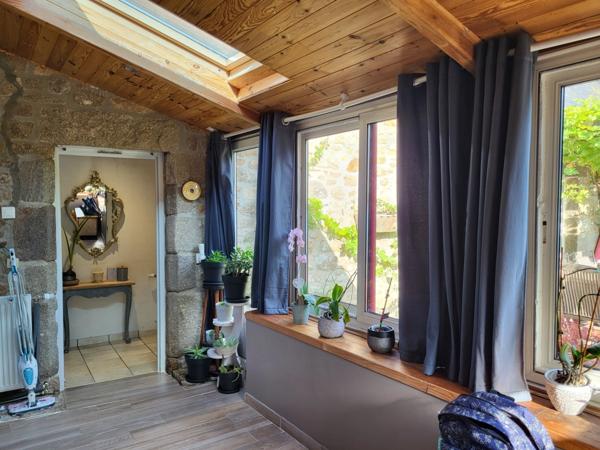 A PLOUBEZRE (22300), beaucoup de charme, ensemble immobilier très COSY en pierre