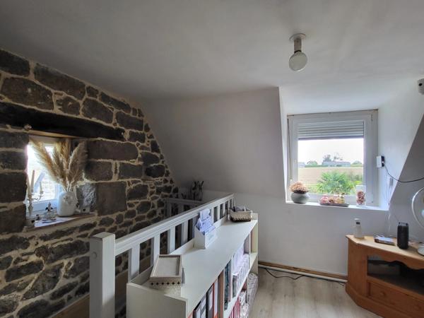 A PLOUBEZRE (22300), beaucoup de charme, ensemble immobilier très COSY en pierre