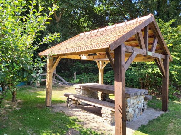 A PLOUBEZRE (22300), beaucoup de charme, ensemble immobilier très COSY en pierre