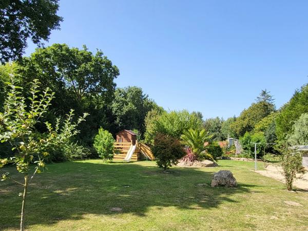 A PLOUBEZRE (22300), beaucoup de charme, ensemble immobilier très COSY en pierre
