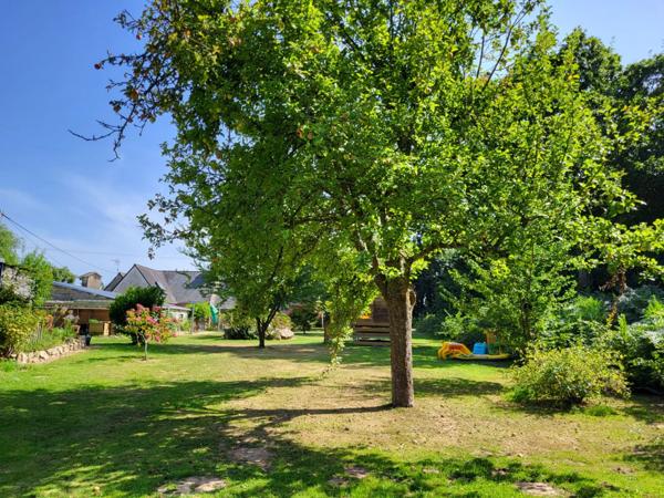 A PLOUBEZRE (22300), beaucoup de charme, ensemble immobilier très COSY en pierre