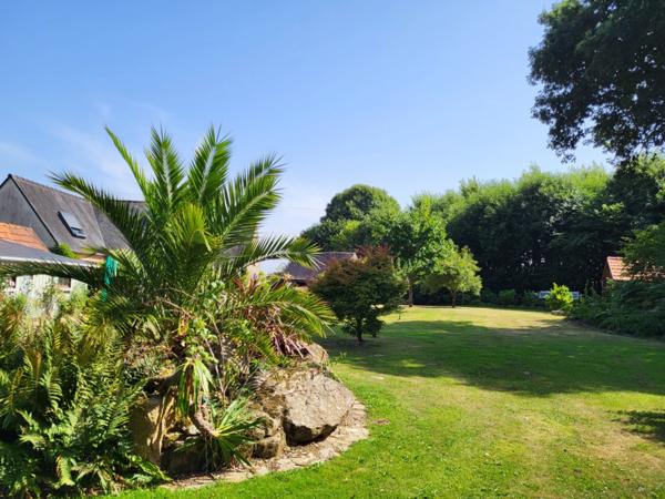 A PLOUBEZRE (22300), beaucoup de charme, ensemble immobilier très COSY en pierre