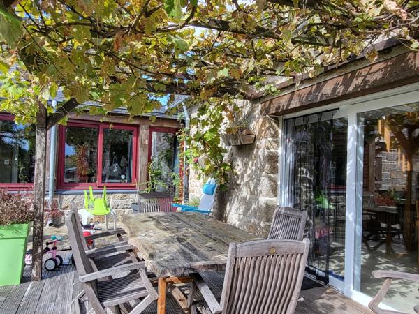 A PLOUBEZRE (22300), beaucoup de charme, ensemble immobilier très COSY en pierre