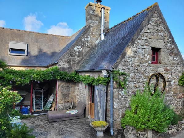 A PLOUBEZRE (22300), beaucoup de charme, ensemble immobilier très COSY en pierre