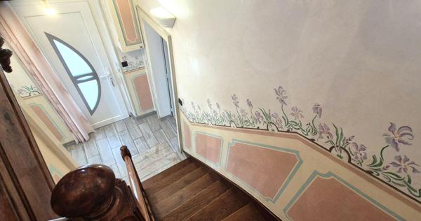 Belle Maison Individuelle en Pierre et de Caractère de 112 m² à Rafraîchir avec ses Cours, Terrasses, Piscine hors-sol chauffée, son Chalet de 12 m² et son Terrain clos et arboré de 506 m²