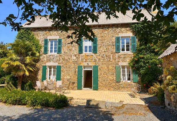 Charmant ancien corps de ferme proche de Lanvollon