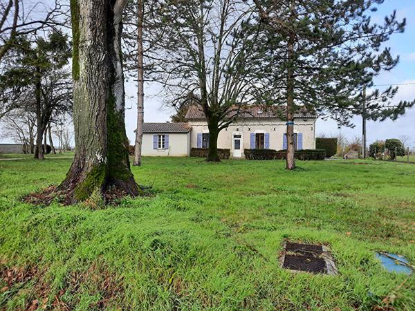 Maison St Ciers Champagne 2 chambres et 1 bureau