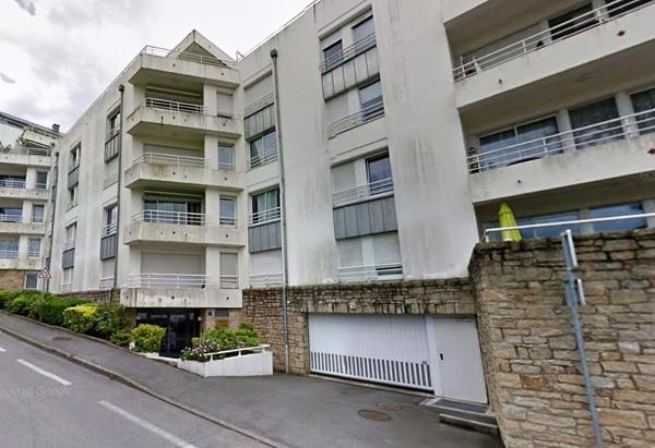VANNES Centre place Libération- A louer garage fermé en sous sol sécurisé