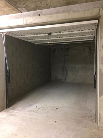 VANNES Centre place Libération- A louer garage fermé en sous sol sécurisé