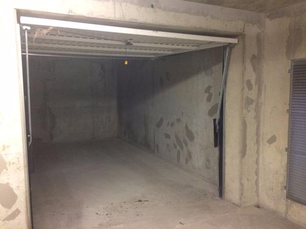 VANNES Centre place Libération- A louer garage fermé en sous sol sécurisé